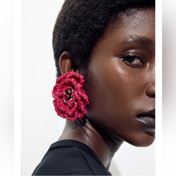 NWT Zara Flower Raffia Flower Sparkle Earrings - Picture 1 of 8
